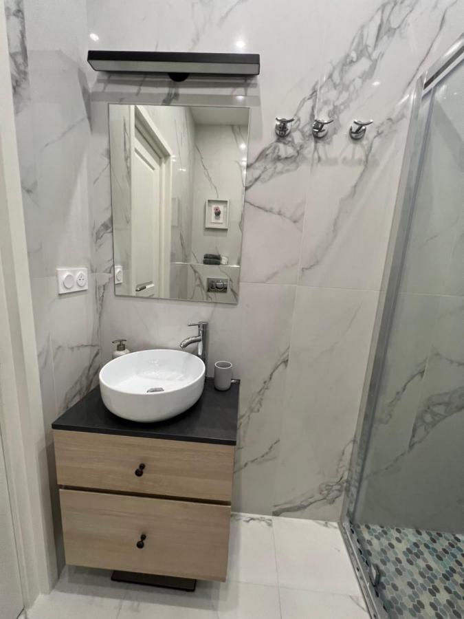 D'azur-35 Apartment